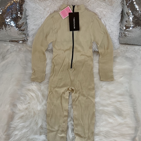 ⭐️HOST PICK⭐️NWT Pretty Little Thing Desert Sand Structured Petite Ribbed Onesie - Picture 6 of 9